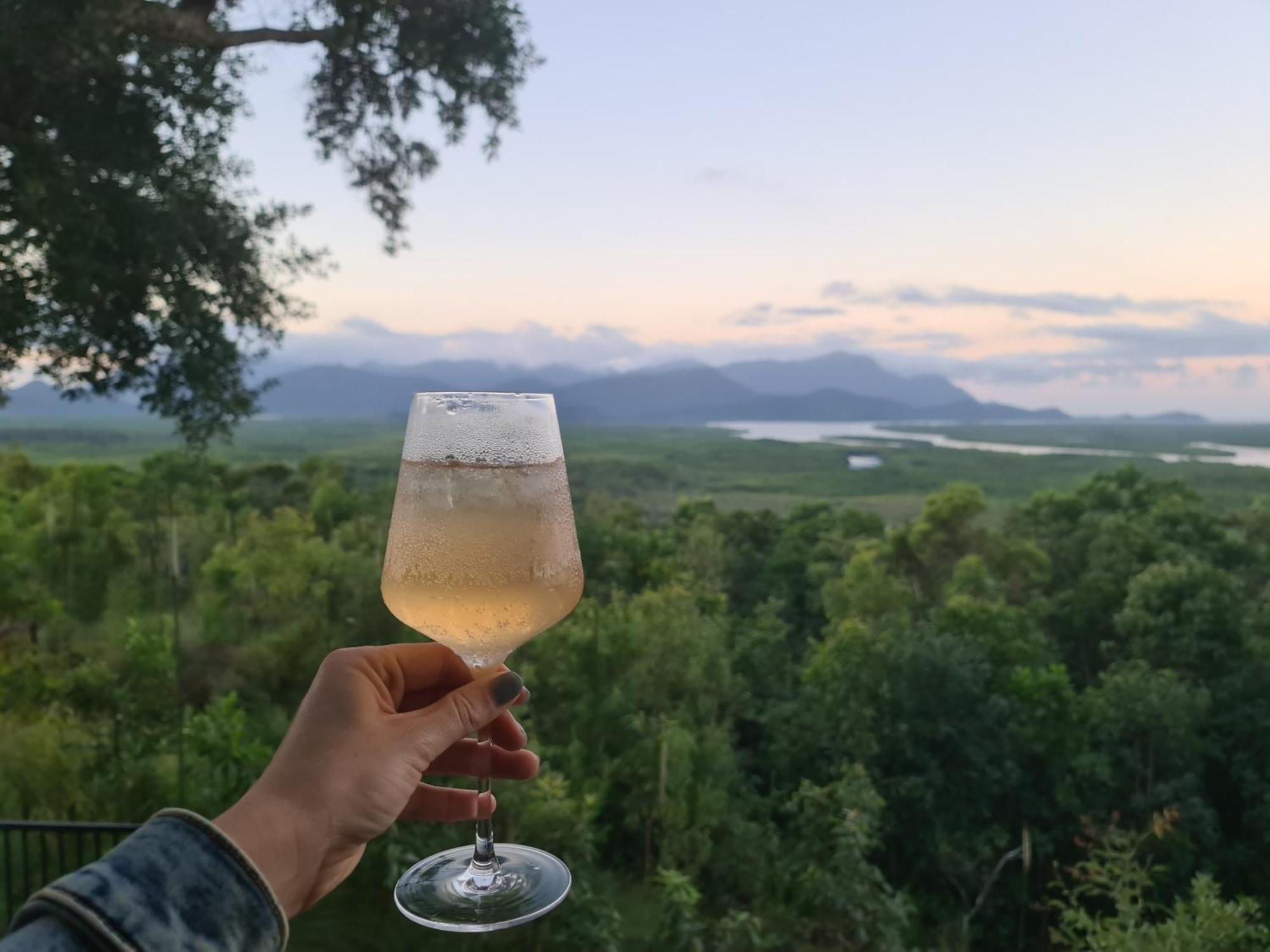 Vista Hinchinbrook Aparthotel Cardwell Ngoại thất bức ảnh